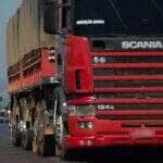 carreta frete trafego rodovia
