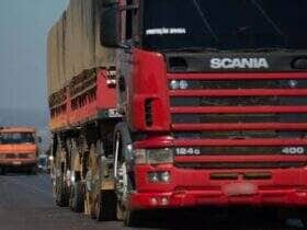 carreta frete trafego rodovia