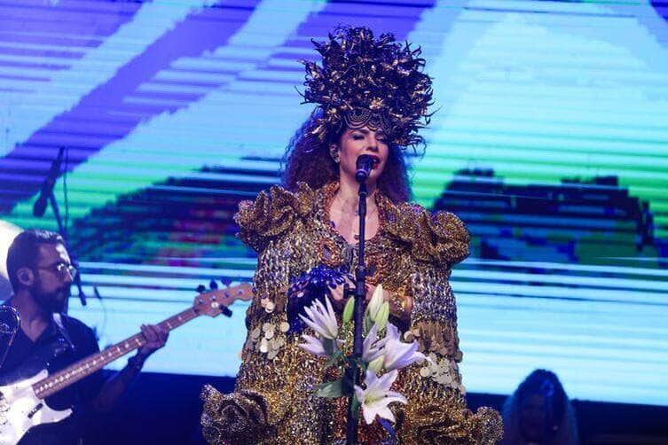 Caruaru (PE), 13/06/2025 – A cantora Vanessa da Mata durante apresentação no Palco Azulão, no centro de Caruaru (PE). Foto: Tomaz Silva/Agência Brasil