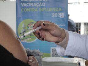 São Paulo (SP), 09/06/2025 - A Secretaria Municipal da Saúde de São Paulo inicia ações de intensificação da vacinação contra a influenza. Posto de vacinação no Terminal Parque Dom Pedro II, no centro da capital paulista. Foto: Paulo Pinto/Agência Brasil. Foto: Paulo Pinto/Agência Brasil