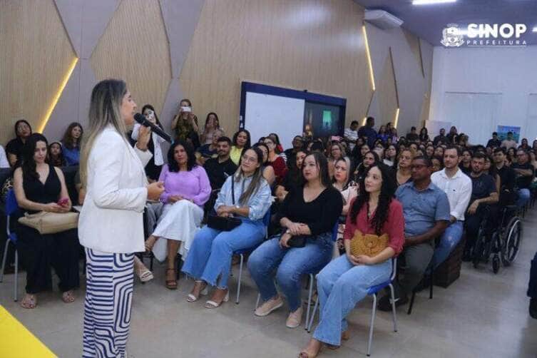novas servidoras compartilham emocao ao tomar posse em Sinop