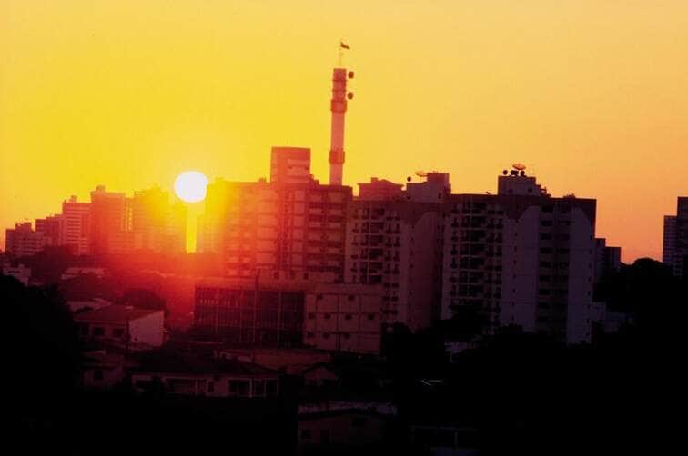 INMET emite alerta de baixa umidade para Cuiabá e região até sábado