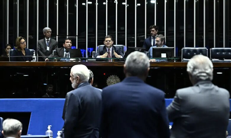 Brasília (DF), 24/06/2025 - Senadores durante sessão deliberativa ordinária do Senado Federal que trata de igualdade de gênero, proteção à família de empregados públicos e segurança alimentar de estudantes. Foto: Andressa Anholete/Agência Senado