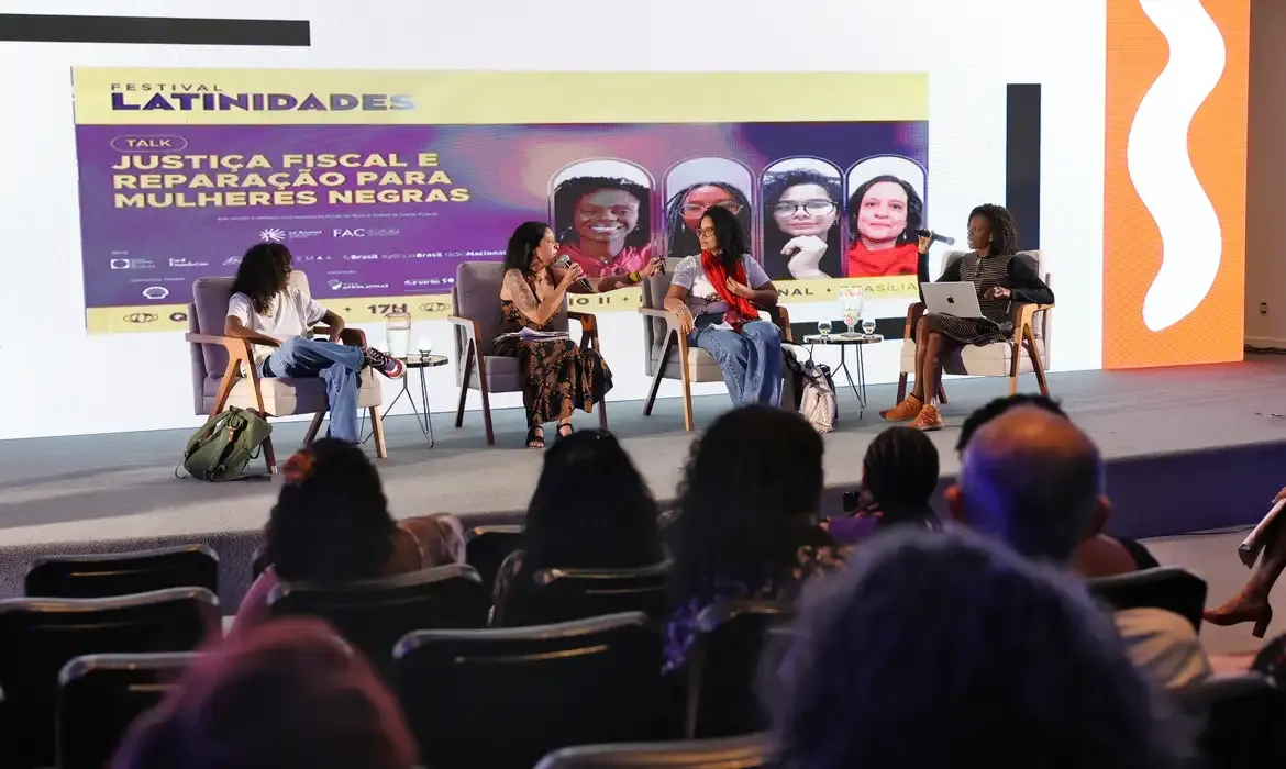 Brasília (DF) 24/07/2025 - Andressa Franco, Carmela Zigone, Rosemeire Bezerra, Eliane Barbosa, participam do painel Justiça fiscal e reparação para mulheres negras no 18º Festival Latinidades 2025, no