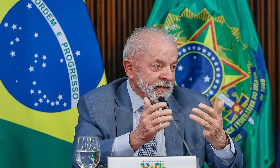 Lula participa no Chile de cúpula sobre democracia com líderes internacionais