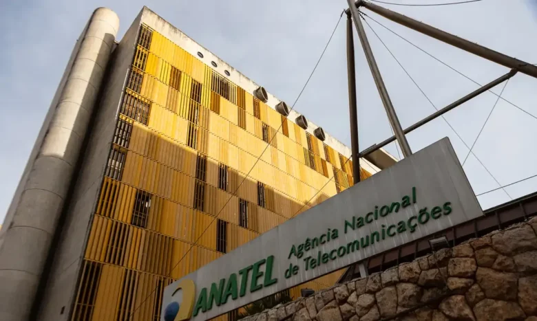 Anatel exige autorização de pequenos provedores para combater crime organizado