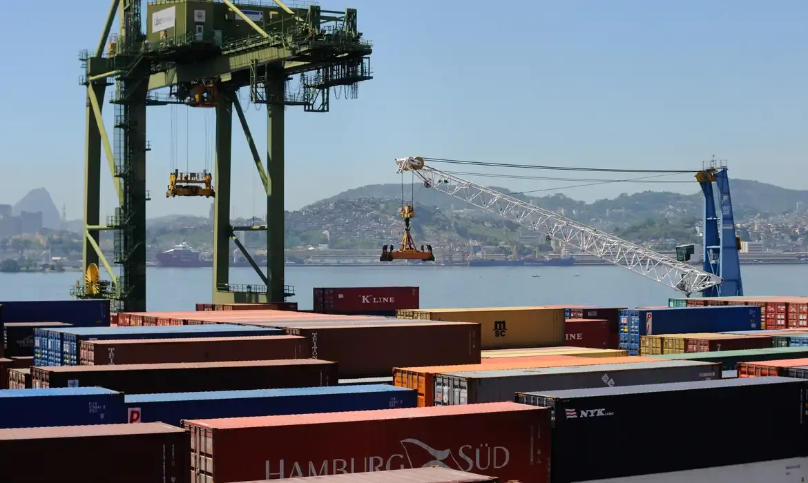 Tarifas vão impactar exportações brasileiras e pressionar setores