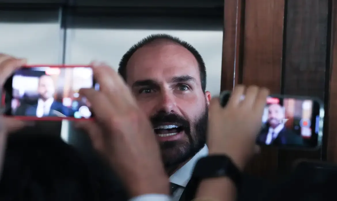 Inquérito contra Eduardo é prorrogado por decisão de Moraes