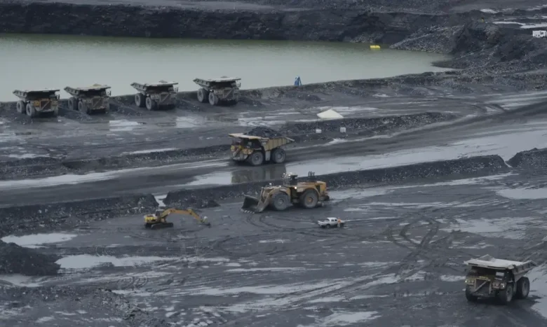A mineração no chamado Morro do Ouro, liderada pela empresa canadense Kinross Gold Corporation, representa a principal atividade industrial para a geração de emprego e renda na região (José Cruz/Agênc