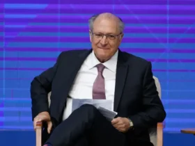 Taxação dos EUA gera críticas de Alckmin ao considerar decisão equivocada