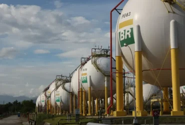 20/03/2012-Esferas de armazenamento de Gás Liquefeito de Petróleo (GLP) da Refinaria Duque de Caxias - REDUC