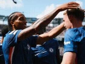 Jogadores do Chelsea festejam gol contra o PSG. Imagem: Divulgação Chelsea