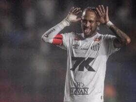 Neymar comemora gol do Santos contra a Desportiva. Imagem: Divulgação Santos