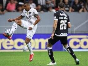 Botafogo x Vitória: Onde assistir, prováveis escalações e tudo sobre o confronto da 14ª rodada do Brasileirão. Imagem: Vitor Silva/BFR