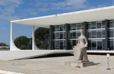 Extração ilegal de areia é interrompida por autoridades no interior do RJ
