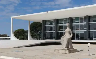 Extração ilegal de areia é interrompida por autoridades no interior do RJ