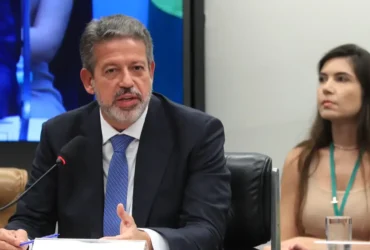 Lira amplia redução do Imposto de Renda para quem ganha até R$ 7.350