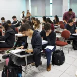 Brasília (DF), 24/10/2024 - Alunos do colégio Galois em sala de aula na preparação dos últimos dias antes da prova do Enem 2024. Foto: José Cruz/Agência Brasil