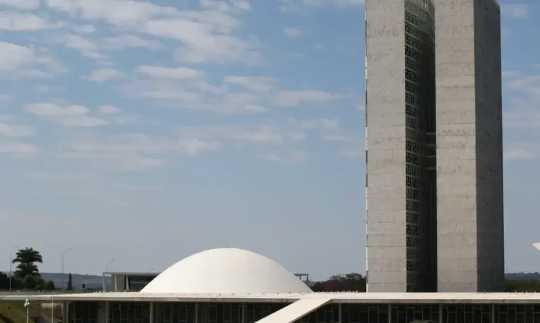 Senado aprova proposta que torna educação vetor de progresso