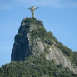 Cristo Redentor localizada no topo do morro do Corcovado