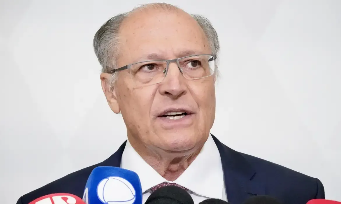 Brasília (DF) 17/03/2025 - Vice-presidente da República Geraldo Alckmin durante entrevista coletiva no Palácio do Planalto onde fala sobre o desempenho do setor de eletroeletrônicos com Associação Na