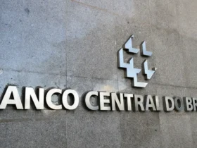 Inflação sobe com economia aquecida, diz Banco Central