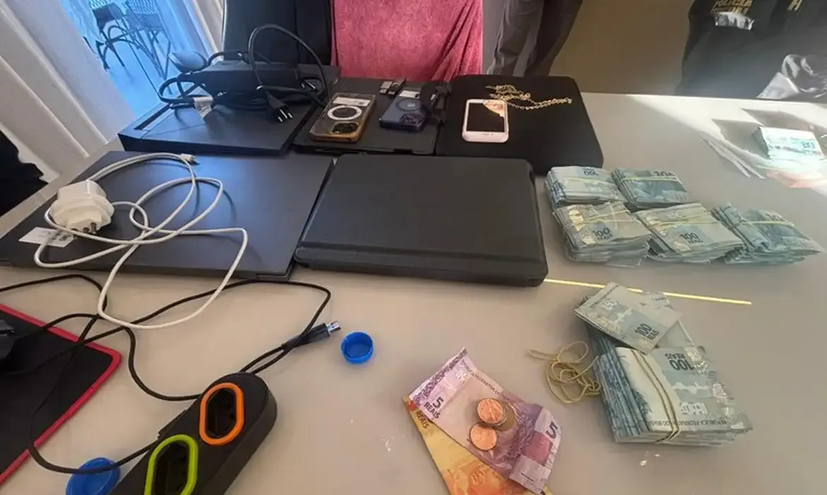 Polícia Federal desmantela esquema milionário de fraude no INSS