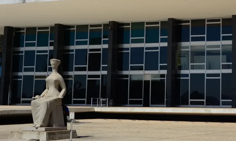 Servidor relata no STF tentativa de Bolsonaro de associar Lula a facção