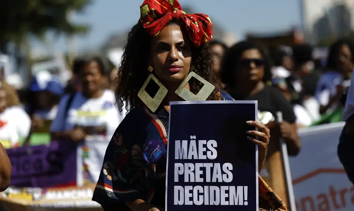 Rio de Janeiro (RJ), 27/07/2025 – XI Marcha das Mulheres Negras, em Copacabana, mobilização contra o racismo, por justiça e bem viver. Foto: Fernando Frazão/Agência Brasil