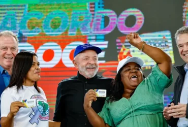 Lula anuncia indenização bilionária para atingidos em Mariana
