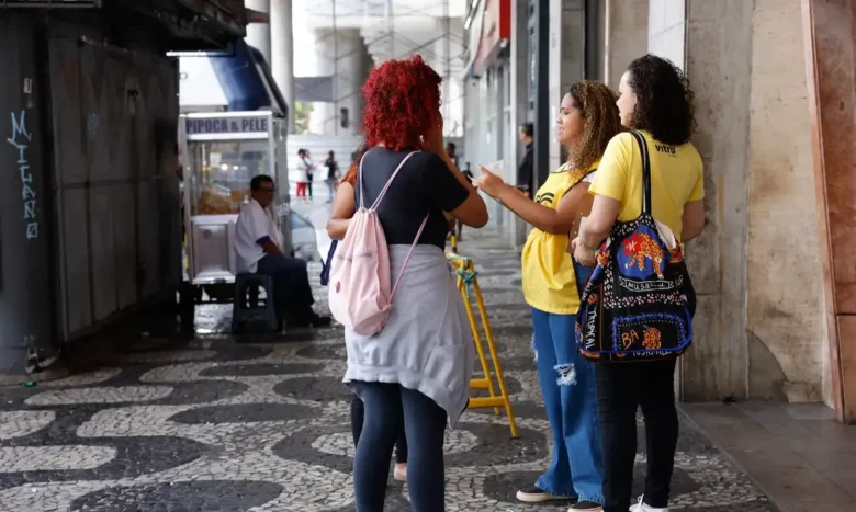 MEC planeja universalizar Pé-de-Meia para estudantes do ensino médio público