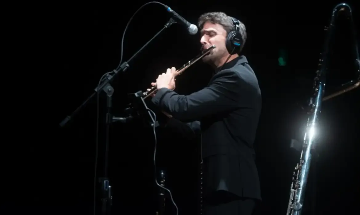 Flautista Victor Somma apresenta espetáculo inédito no programa Cena Musical