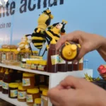 Brasília - Sebrae promove a campanha: Compre do Pequeno Negócio, durante o Mercado do Produtor Rural (José Cruz/Agência Brasil)
