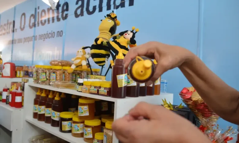 Brasília - Sebrae promove a campanha: Compre do Pequeno Negócio, durante o Mercado do Produtor Rural (José Cruz/Agência Brasil)