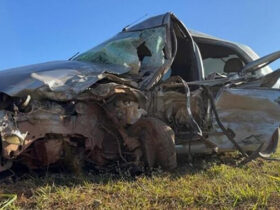 Motorista fica preso às ferragens após colisão com três veículos na BR-364 em Pedra Preta