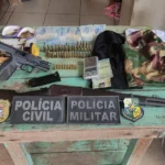 Apreensão resulta em armas, munições e maconha localizados