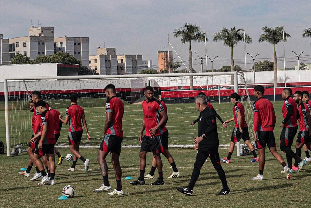 Operário-PR x Atlético-GO: onde assistir, prováveis escalações e o cenário da Série B. Imagem: Álvaro de Castro Atlético Goianiense Operário-PR x Atlético-GO: onde assistir, prováveis escalações e o cenário da Série B. Imagem: Álvaro de Castro Atlético Goianiense