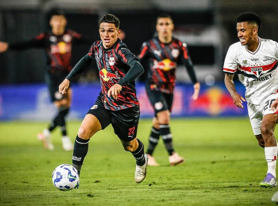 Vitória x Red Bull Bragantino: onde assistir, escalações e análise do duelo decisivo no Brasileirão 2025. Imagem: Ari Ferreira RedBullBragantino Vitória x Red Bull Bragantino: onde assistir, escalações e análise do duelo decisivo no Brasileirão 2025. Imagem: Ari Ferreira RedBullBragantino