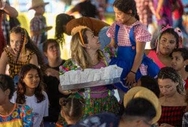 Assistencia Social de Rondonopolis realiza festa julina para criancas na Vila Olimpica