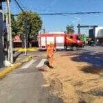 Bombeiros contem grande derrame de oleo em via central de Lucas do Rio Verde