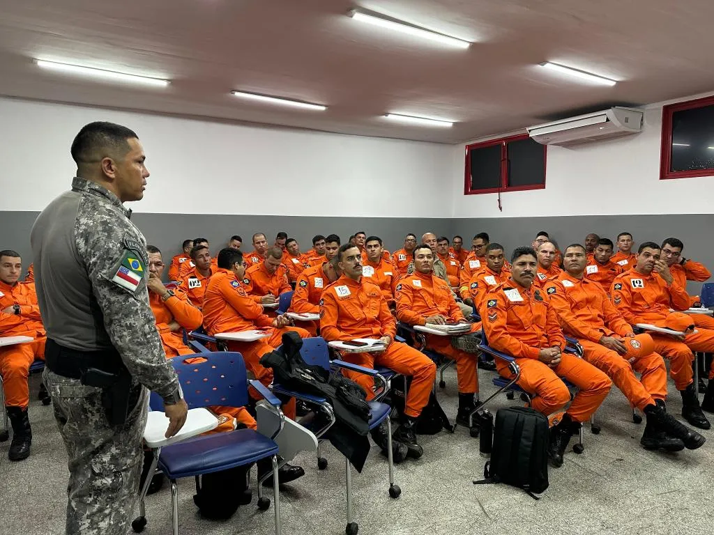 Bombeiros recebem capacitação para incêndios florestais em Mato Grosso