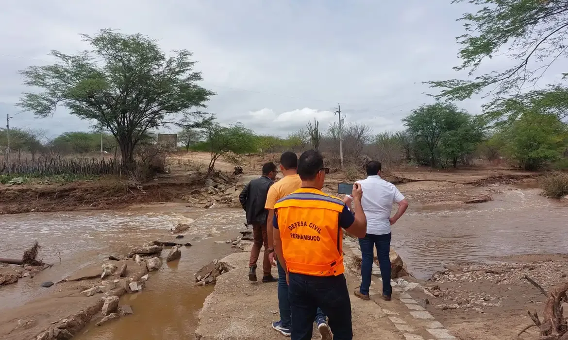 Câmara aprova crédito extra de R$ 520 milhões para defesa