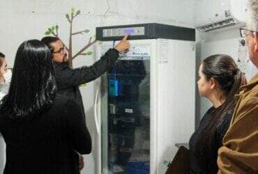Conservadoras de vacinas de Varzea Grande passam por manutencao apos meses de abandono