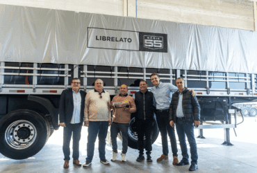 Consorcio Nacional Librelato entrega primeiro implemento da campanha Estrada de Premios Divulgacao 1
