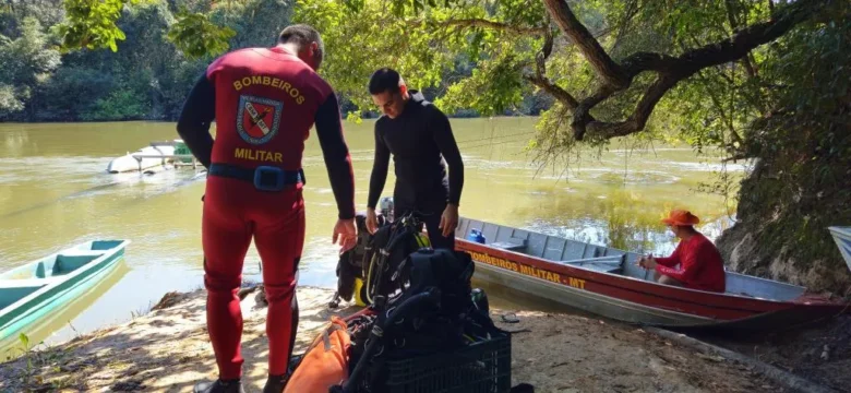 Caminhoneiro morre após carreta despencar de ponte em MT