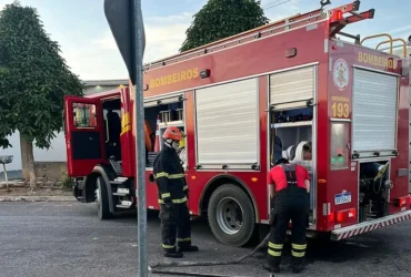Bombeiros controlam incêndio em residência e evitam maiores danos