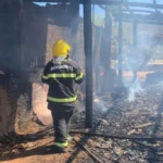 Incêndio mobiliza bombeiros para conter fogo em fábrica