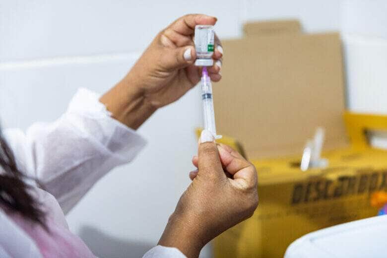 Cuiaba abre vacinacao para toda populacao com 54 mil doses contra gripe em estoque