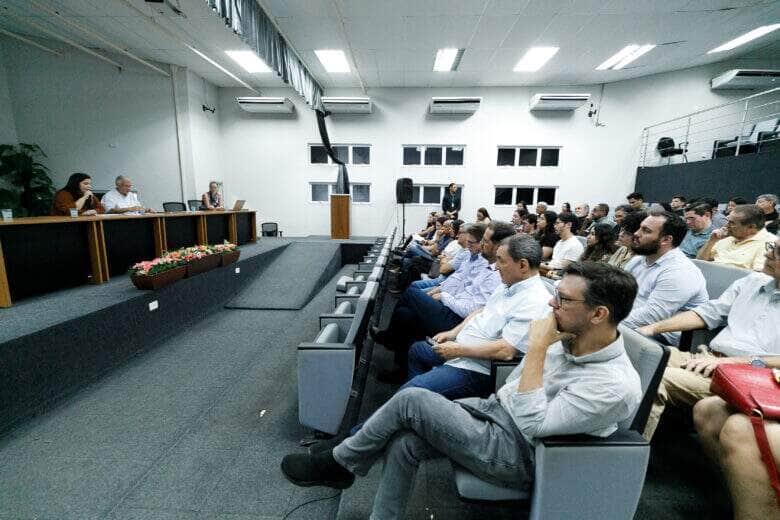 Cuiaba debate simplificacao de leis de uso e ocupacao do solo em audiencia publica
