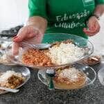Cuiaba sanciona lei que autoriza merenda para professores e profissionais da educacao